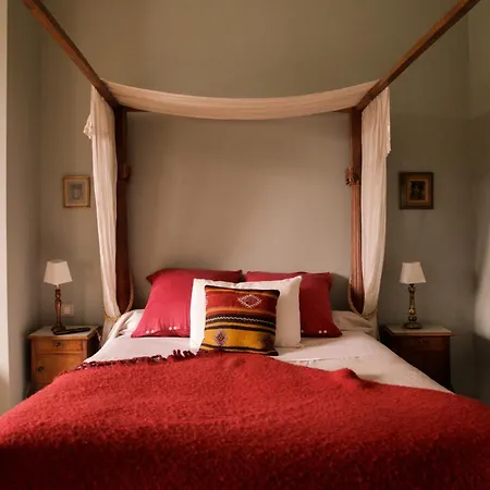 Pensión Chateau De Maumont 4*