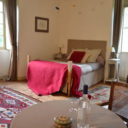 Pensión Chateau De Maumont 4*