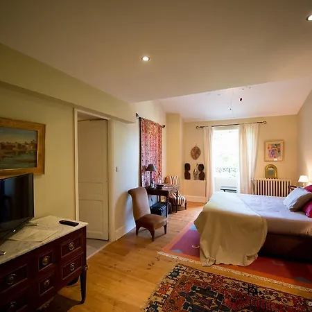 Pensión Chateau De Maumont 4*