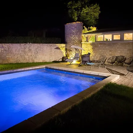 Pensión Chateau De Maumont