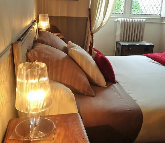 Chateau De Maumont Casa de hóspedes 4*