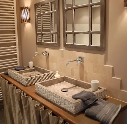 Chateau De Maumont Casa de hóspedes 4*