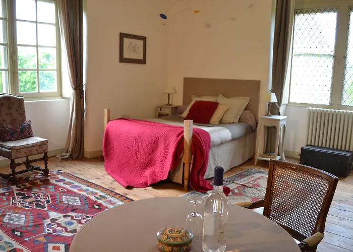 Casa de hóspedes Chateau De Maumont 4*